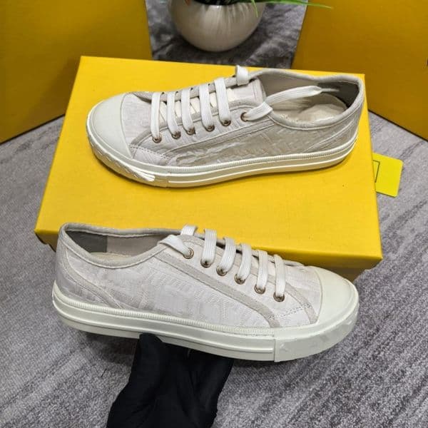 Luxury Designer High Quality Sneakers Women Canvas Shoes Fashion Designer Vintage Soft Sole Casual Shoes Sneakers Women Shoes