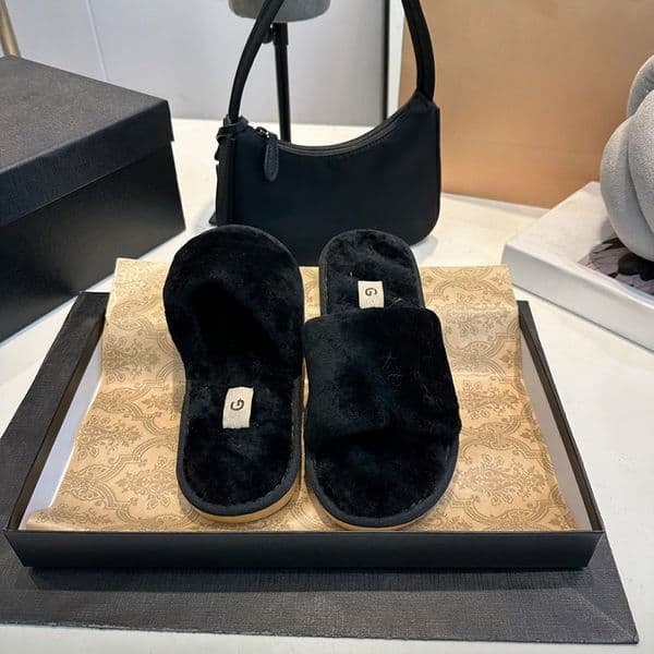 Designer Slippers Fur Retro Slippers Unisex Winter Plush Shoes for Leisure Daily Warmth Plush Home Leisure Suede Shoes Anti Slip Indoor Couple Slippers