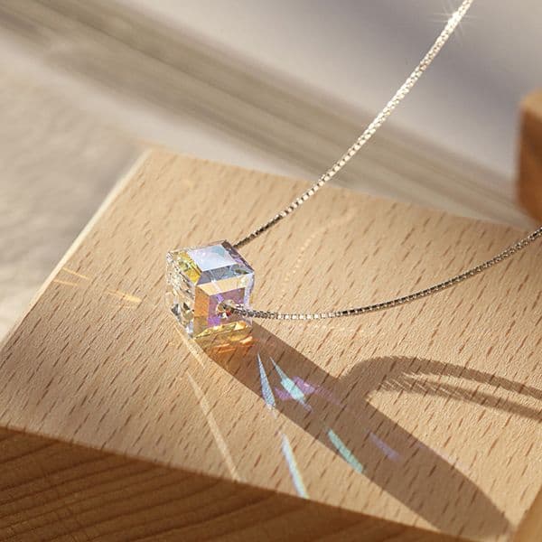 S Sier Aurora Sugar Cube Necklace for Women Austrian Crystal Pendant Light Versatile High-end Niche Collarbone Chain