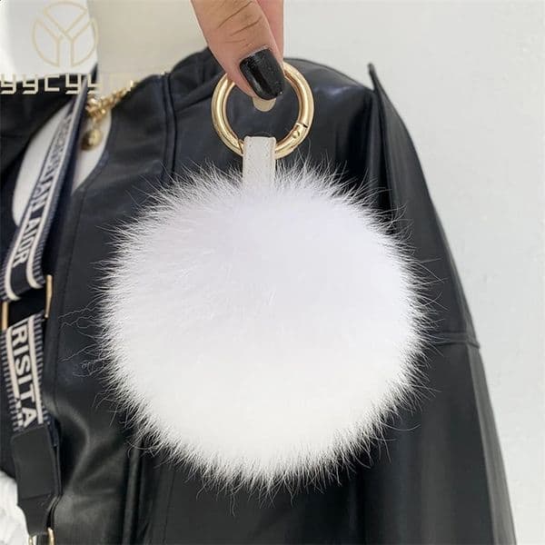 2024 Fluffy Real Fur Ball Poms Keychain For Women Pompom Keyring Accessories Bag Decoration Emo Trinket Jewelry Gifts 240829Z