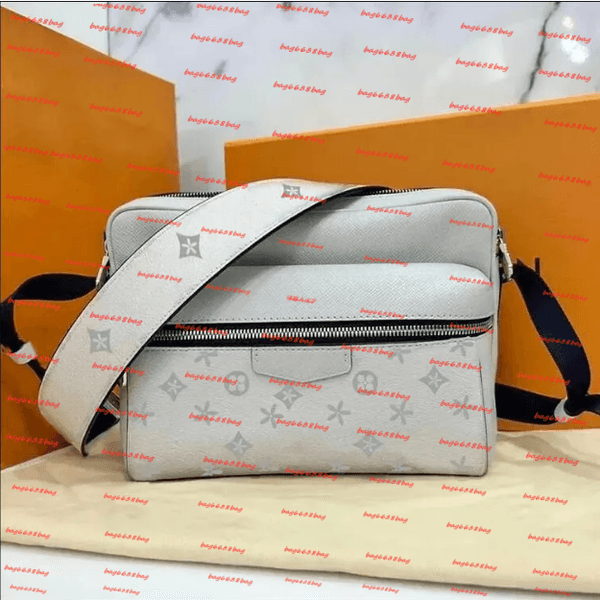 Purses M30830 M69443 trio outdoor waist bags Designer Women Leather men bum Clutch CrossBody Waistpacks belt bag Shoulder fashion