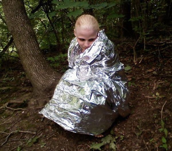 100 pcs Survival Rescue Blanket Foil Thermal Space First Aid Gold Rescue Curtain Military Blanket WaterProof Emergency Raincoat