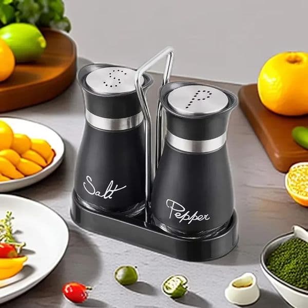 2 adjustable glass spice bottles with refillable salt and pepper shaker equipped with shelf spice dispenser and a small kitchen tool with inverted holes 250102