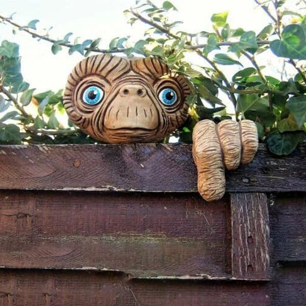 Resin Craft Alien Peeker Statue Yard Art Ornament Garden Fences Door Decoration 250106