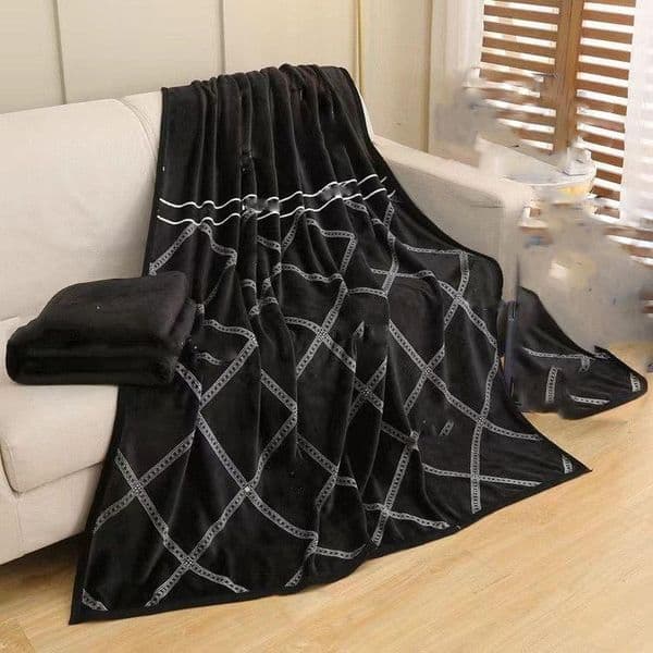 Black Designer White Letter Leisure Travel Shawl Office Air Conditioning Cover Europe Plaid Blanket Decorative blanket
