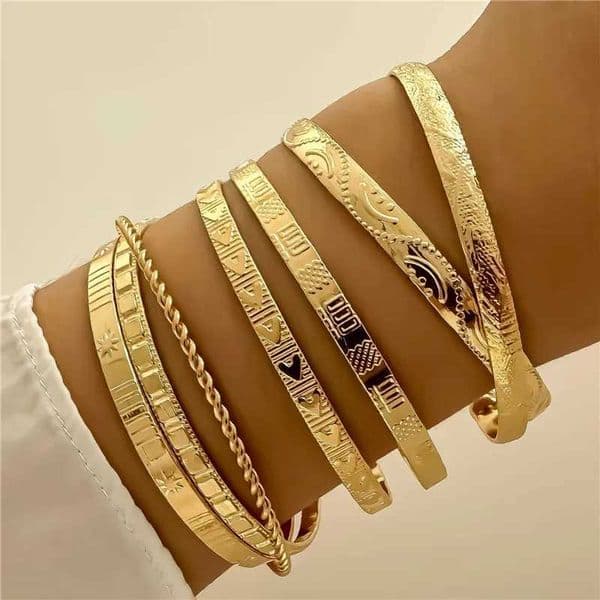 7 Pcs/Set Punk Gold Color Bracelets for Women Streetwear Goth Heart Prints Metal Design Open Bangle Fashion Jewelry Gifts 2024XJ250109