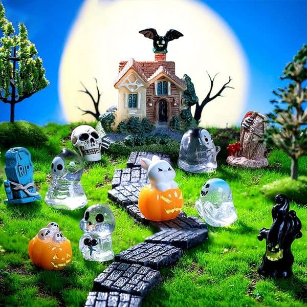 Micro Landscap Halloween Crystal Ball Cute Easy to Carry Mini Resin Faceless Ghost Resin Pumpkin Resin Ornaments Desktop