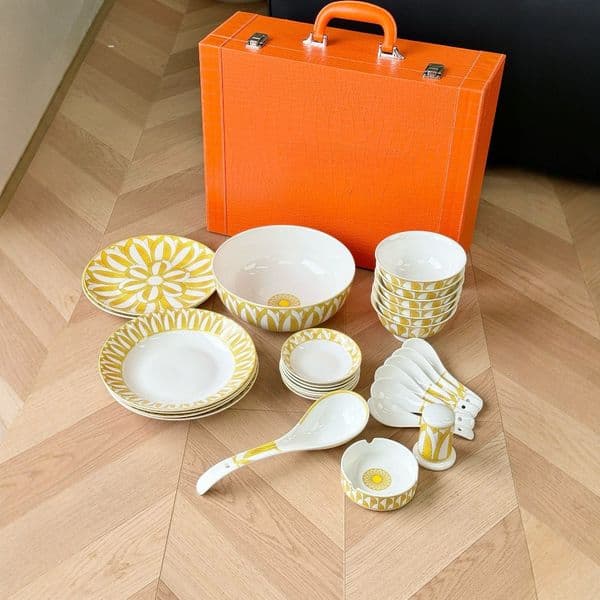 Huangyang high-value bone china tableware set 28-piece tableware set for self-use gift Wholesale