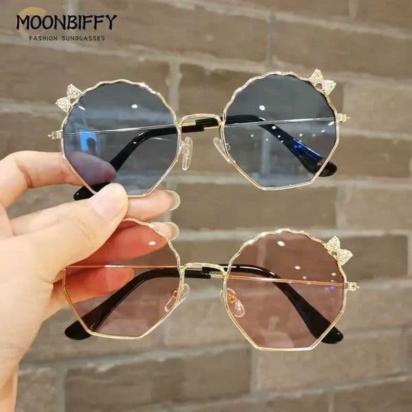 New Fashion Childrens Sunglasses Boys and Girls Anti-UV Sun Glasses Baby Cute Bow Little Girl Shell Glasses Metal Frame Eyewear M250116