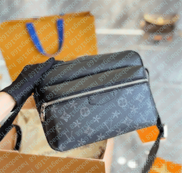 Designer shoulder bag men women messenger bag briefcase cross-body bag District shoulder bag black purse laptop bag bookbag clutch Wallets Satchel Sling Bag thumbnail 2
