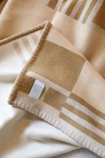 2026 Luxury Designer Art Cashmere Blanket Thick Include Dust Bag Home Sofa H Camel Blankets TOP cologne Selling Big Size 135*170Cm 90%Wool perfume 10%Cashmere F