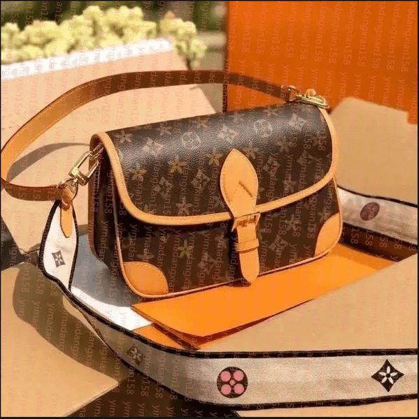 2025 Women Luxurys Designer Bag Crossbody Diane Baguette Classic Vintage Canvas Jacquard Strap Flower Flap Embossed Letters Clutch Purse Shoulder Bags Tote Bag