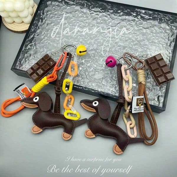 1PC Dachshund Keychain Bag Charm Bell Macaron Chocolate PU Leather Creative Gift for Women/Purse/Car/Handbag Accessories Z250801