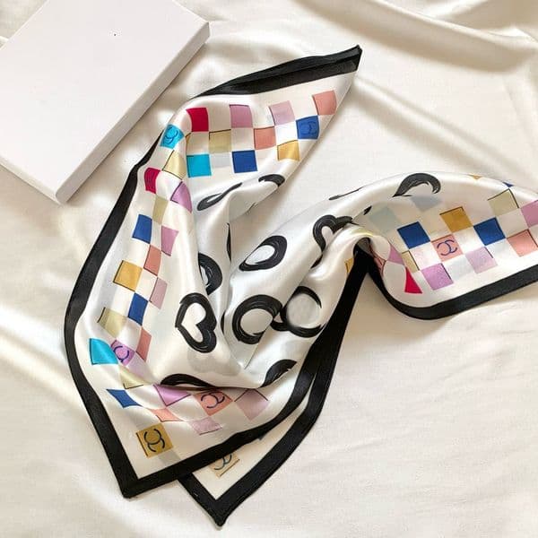 Deigner Scarf Scarves Letters Print Floral Silk Scarf Headband for Women Fahion Long Handle Bag Scarve Pari Shoulder Tote Lage Ribbon Head Size 53X53cm