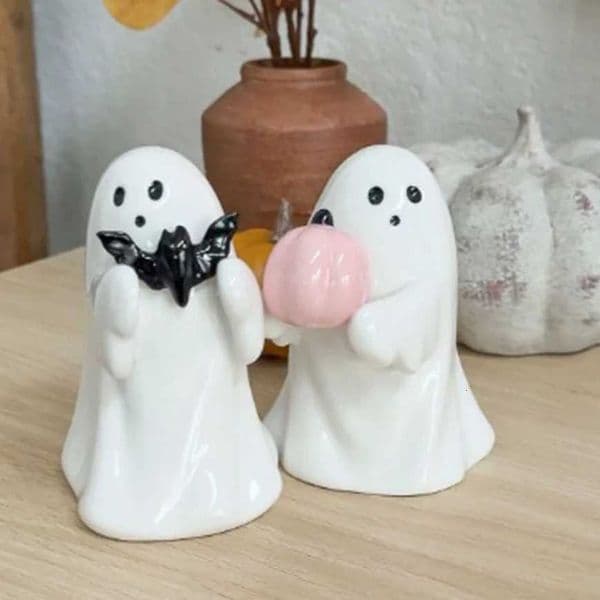 Halloween Cute Ghost Pumpkin Statue Resin Mini Ghost Ornament Shop Store Table Decoration Fashion Bat Ghost Walking Dog Decor Z250805
