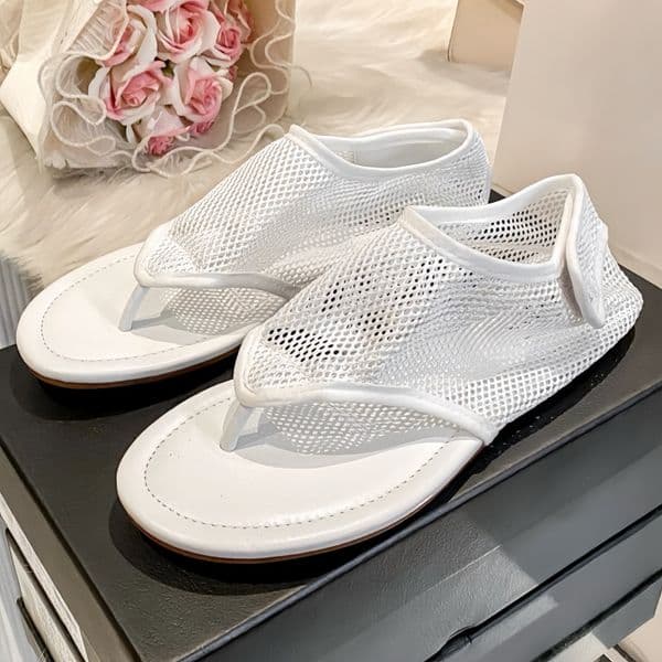 New fashion slippers luxury designer sandals outdoor anti slip warm shoes flat bottom rubber fur shoes letter candy shoes women's indoor herringbone slippers