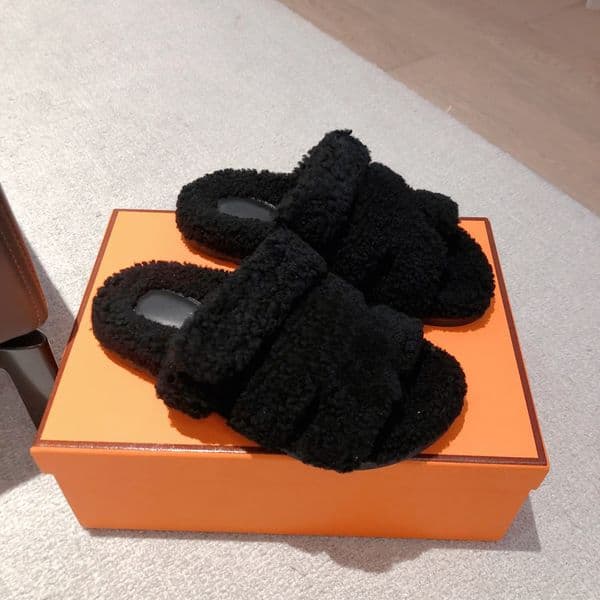 Designer Slides Leather Women Man Chypre Slippers Sandals Oran Sandal Winter Flat Shoes Fashion Spring and Fall Slippers Letter Outdoor Indoor With Box 35-44