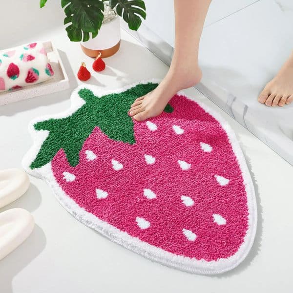 Strawberry Bathroom Rug Absorbent Non-Slip Red Mat Fruit Shaped Bathtub Plush Shower Rug Washable 250807