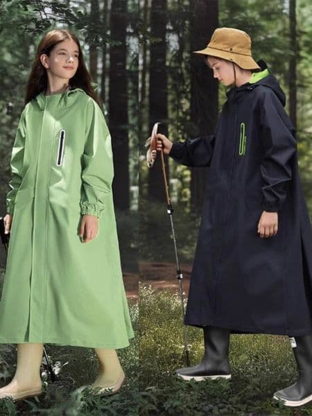 Long-sleeved children's raincoat - fully waterproof. Basic children's coat. Suitable for boys, junior high school students and cyclists.