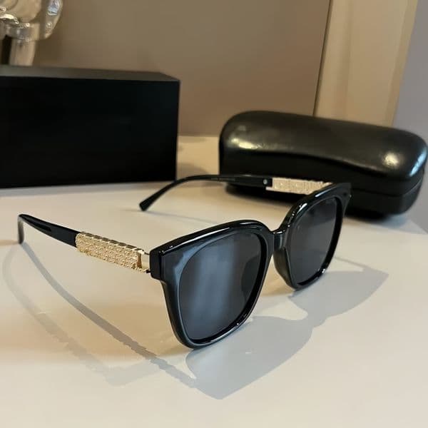 Sunglasses luxury Top Designers Letter leg sunglasses for women Spicy girl style Sexy trend men gift Beach shading UV protection glasses