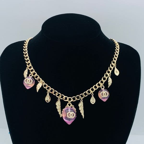 Crab Pearl Necklace Choker Classic Charm Flower Letter Pendant Designer Timeless Jewelry High Quality Copper Chains for Special Occasions Trendy Gift for Her