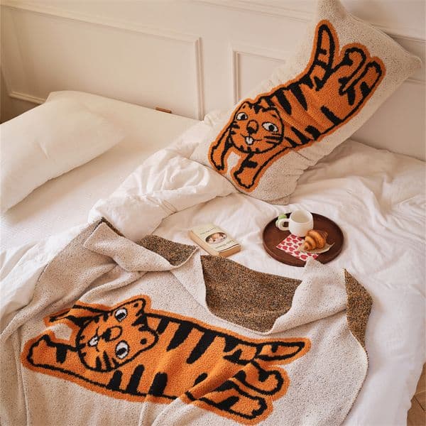 Soft Cute Little Class A Half Velvet Knitted Lunch Break Throw Blanket Same Style Matching Core Large Pillow Wo Tiger