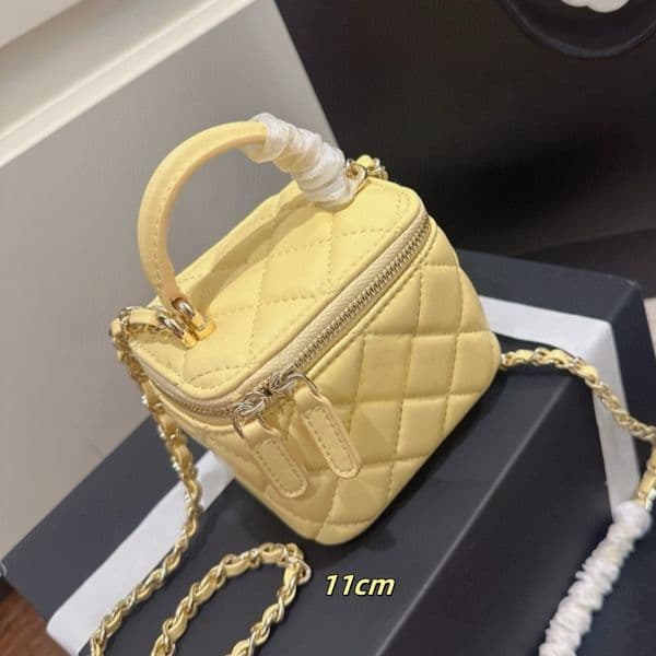 Designer Vanity Bag Luxury Makeup Bag Women Bags Sheepskin 22A 10cm Mini Cosmetic Cases Totes toiletry Shoulder Bags Crossbody Handbag make up bag Top Quality Purses