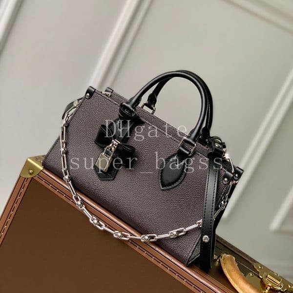 East West Chain tote bag small shopping bag Mirror quality handbag grained leather Crossbody bag luxury designer bag 25CM shoulder bag with box LO01C2