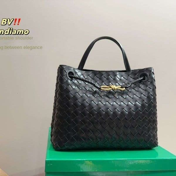 Retro Niche Design Large Capacity Metal Rope Buckle Woven Shoulder Tote Bag