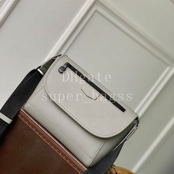 UNISEX Pulse Messenger 26.6CM shoulder bag luxury designer bag Monogram Shadow embossed calf leather Crossbody bag Mirror quality handbag with box MLN01B2