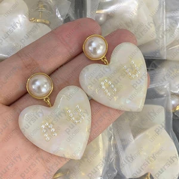 Classic Brand Ladies Gold Hoops Retro Earring Love Ear Studs Designer Womens Earrings Heart-shaped Pearl Ear Rings For Women CSD2411226-5