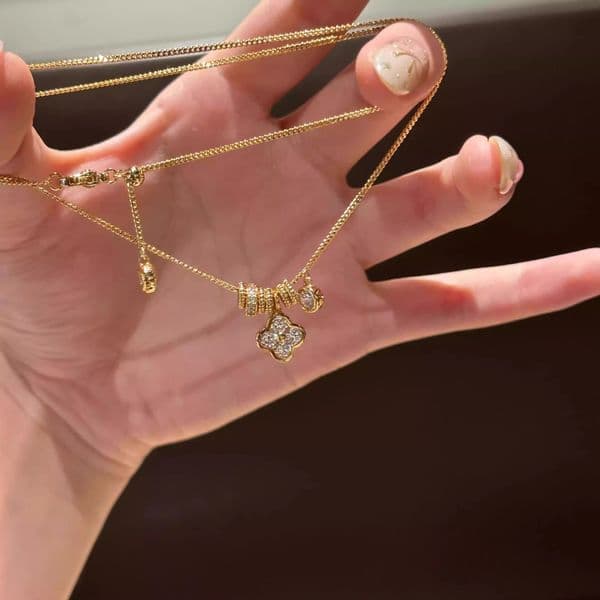 Cool Sensation Running Ring Leaf Flower Necklace for Women 2026 New Design Sense Clavicle Exquisite High-End Neck