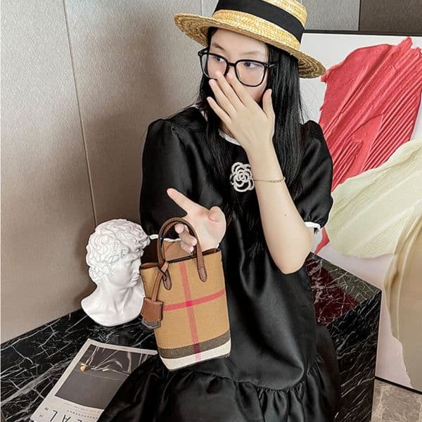 New Leather Women's Mini Handbag Free Shipping Designer Fashion Texture Vertical Small Square Bag Single Shoulder Crossbody Bag Luxury Versatile Casual Phone Bag