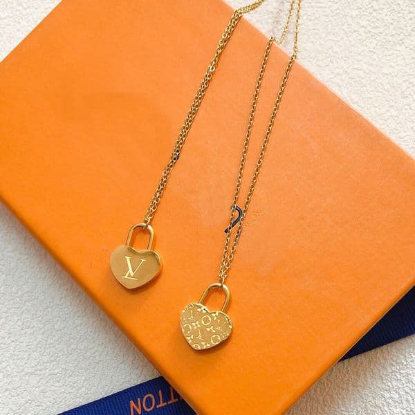 Womens Designer Pendant Neckalce Heart Love Necklace 18K Gold Jewelry Chain Necklace Classic Design Gift Party Long Chain