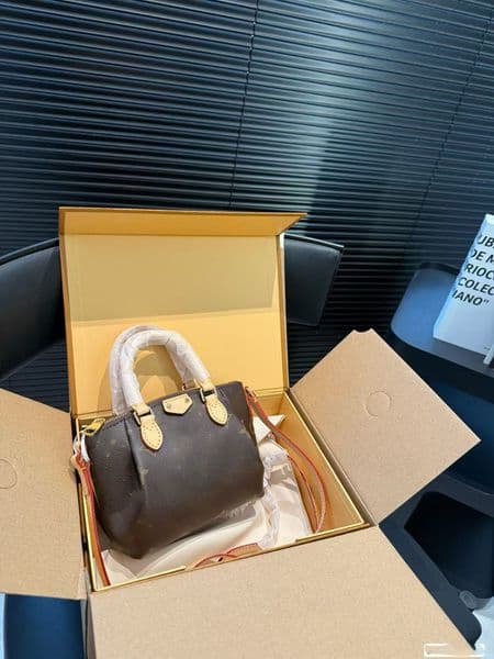 New luxury designer bag, retro women's chain underarm bag, cow horn bag, adjustable shoulder strap, underarm flower handbag, single shoulder bag, women's minimalist bag