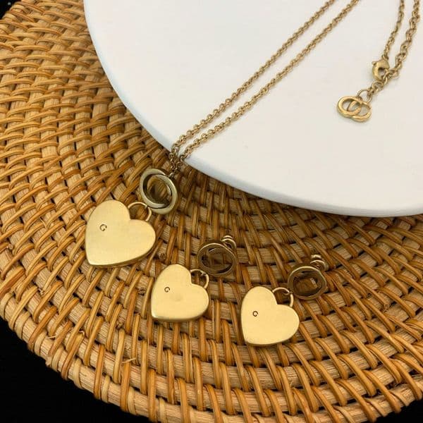 Brand Necklace Earring High quality chain Necklace Jewelry Retro heart-shaped stud earrings for women Designer Jewelry