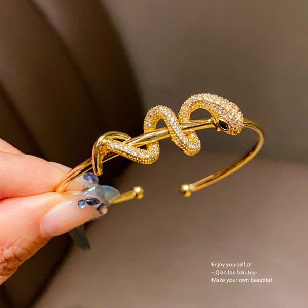 Designer's Golden Snake Shaped Cuff Bracelet With Crystal Decoration Elegant And Suitable For Daily And Special Occasions High-quality Fashion Accessories