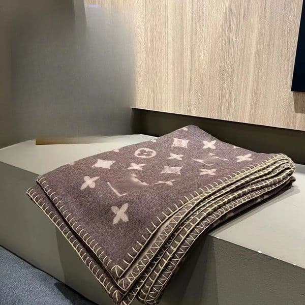 2026 Designer Blanket Portable Cashmere Letters Old Flowers Patterns Blankets 950G Home And Outdoor Free Shipping