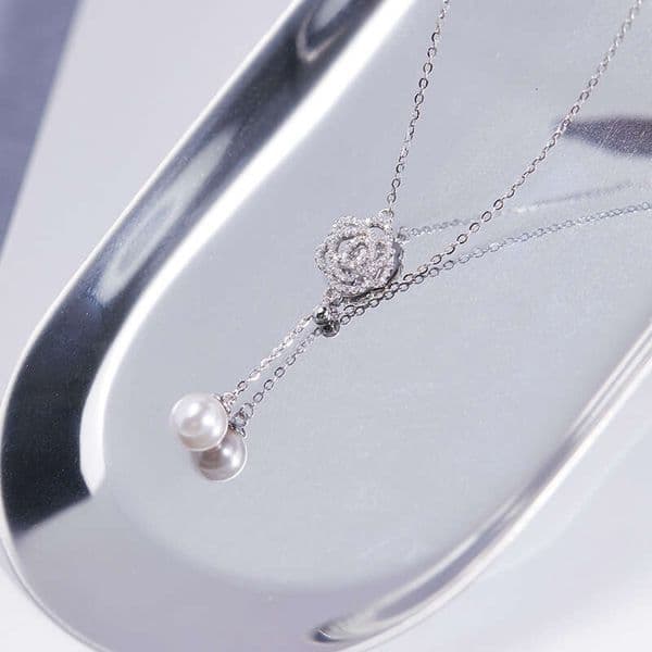 fresh Fashion camellia white rose necklace light luxury niche pearl ladies small sweet rose flower collarbone chain pendant gift L260527