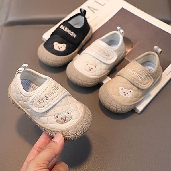 Baby Shoes Cartoon Little Bear Embroidery First Walkers Toddler Shoes Walkfashion Anti-Slip Boys Girls Sneakers Infant Casual Shoes Sizes 15 - 25 W0164