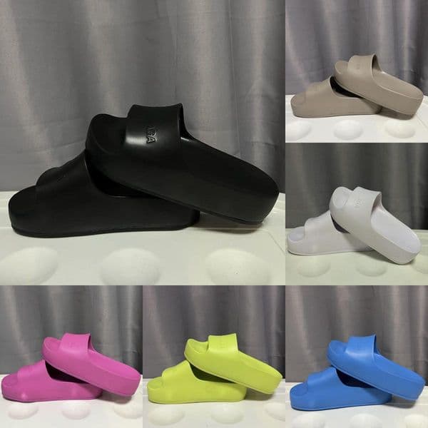 Designer Women Sandals Thick Bottom Slippers Classic Black Pink Gray Blue Flat Slipper Bathroom Leather Print Woman Flip Flops Luxury Pantoufles Sandal Slides 35-40