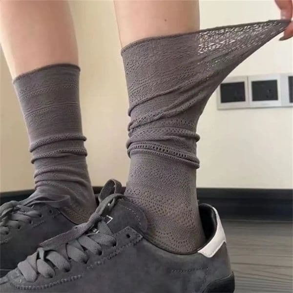 Sweet Mesh Hollowed Out White Pile Socks Transparent Nylon Lace Thin Retro Flower Crew Women Ladies 250827