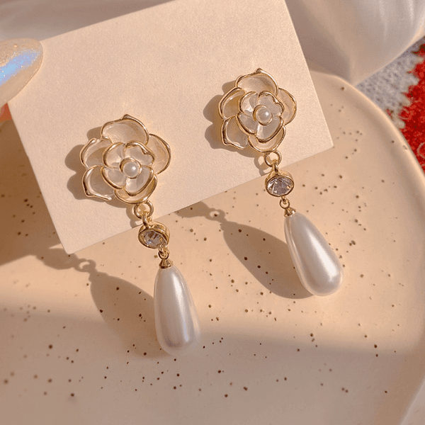 Designer Earrings Jewelry Jewellery Korean Influencer Minimalist Camellia Pearl Earrings Women Cool Niche Vintage Sterling Silver Post Earrings Elegant Gif