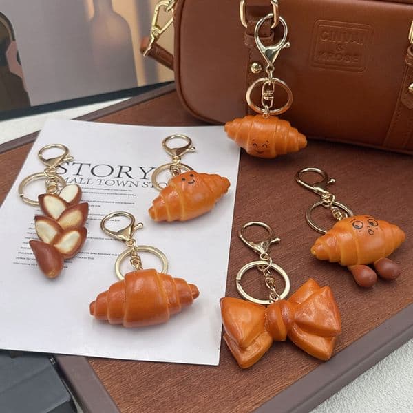 Simulation Food Keychain Alkaline Bread Pendant Croissant Hand Cow Horn Bag Creative Gift Model