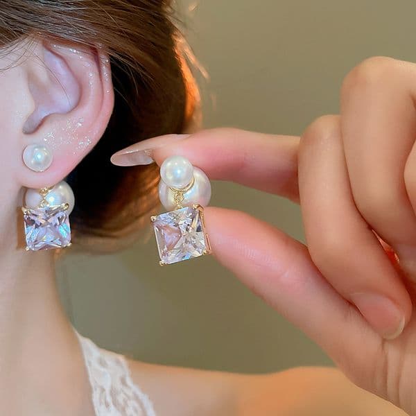 Gold - Toned Double - Pearl Stud Earrings Square - Cut Iridescent CZ Accents Vintage - Glam Elegance for Daily or Polished Styles Luxe Jewelry Accessory L260525