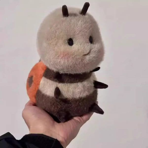 20CM Cute Fluffy Ladybug Little Bee Plush Toy Animal Honey Bee Stuffed Insect Toys with Wings PLushie Cartoon Kawaii Doll Kids 250828BJ