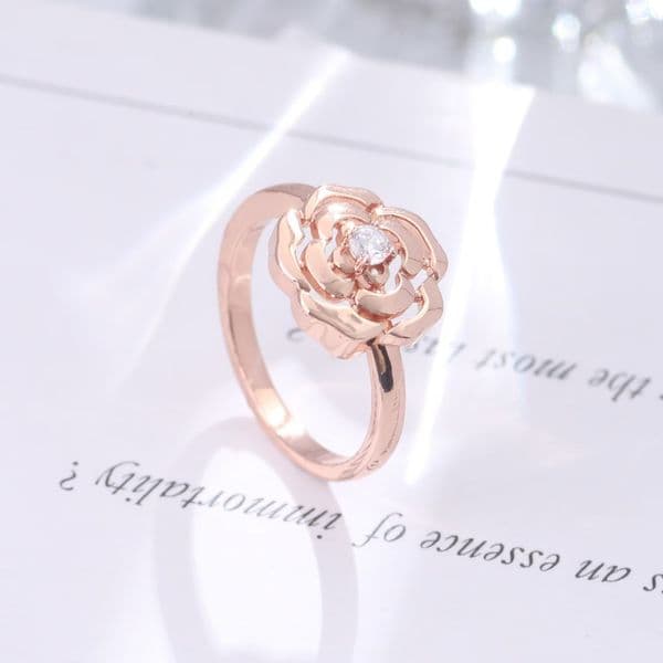 Copper Sweet Rose Gold Hollow Camellia Zircon Ring Women's Fashion Luxury Designer Free Shipping High End Design Flower Opening Ring