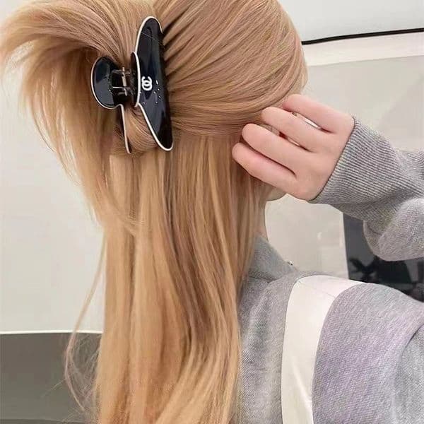 Fashion Designer Hairpin Girl Hairpin Hairpin of The Shark for Hair Styling Classic Black and White Colors Luxurious Accessory