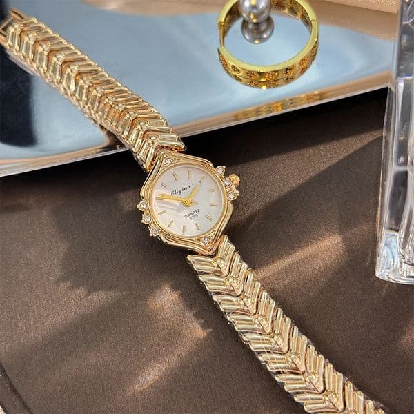 Ladies y Small Dial Scale Bar Marked Diamond Encrusted Case Fish Tail Alloy Bracelet Quartz Watch Fashionable And Stylish 250829BJ