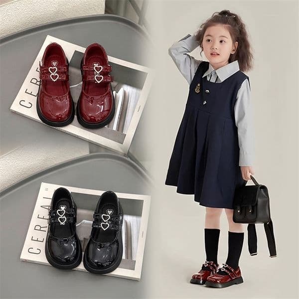 Love Laofers for Children 2025 Platform Black Patent Leather Chain Fashion Girls Flat Shoes Four Season Elegant 2435 Kids Shoe250828wwBJ